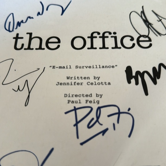 NWT The Office TV Show Cast Autographed Signed Reprint 8.5x11 Script - Picture 3 of 5